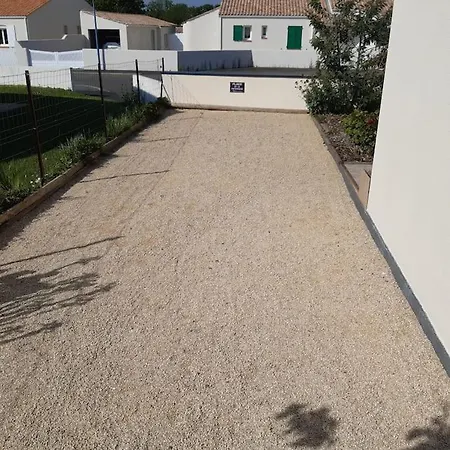 Sur : Maison A 2 Km De La *