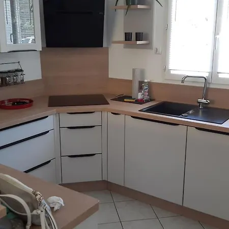 Sur : Maison A 2 Km De La *